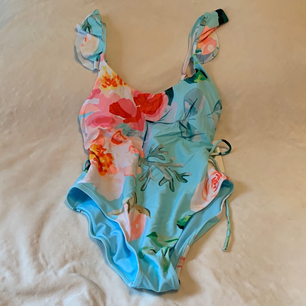 ONE PIECE LIGHT BLUE FLORAL PRINT WITH OPTIONAL BELT